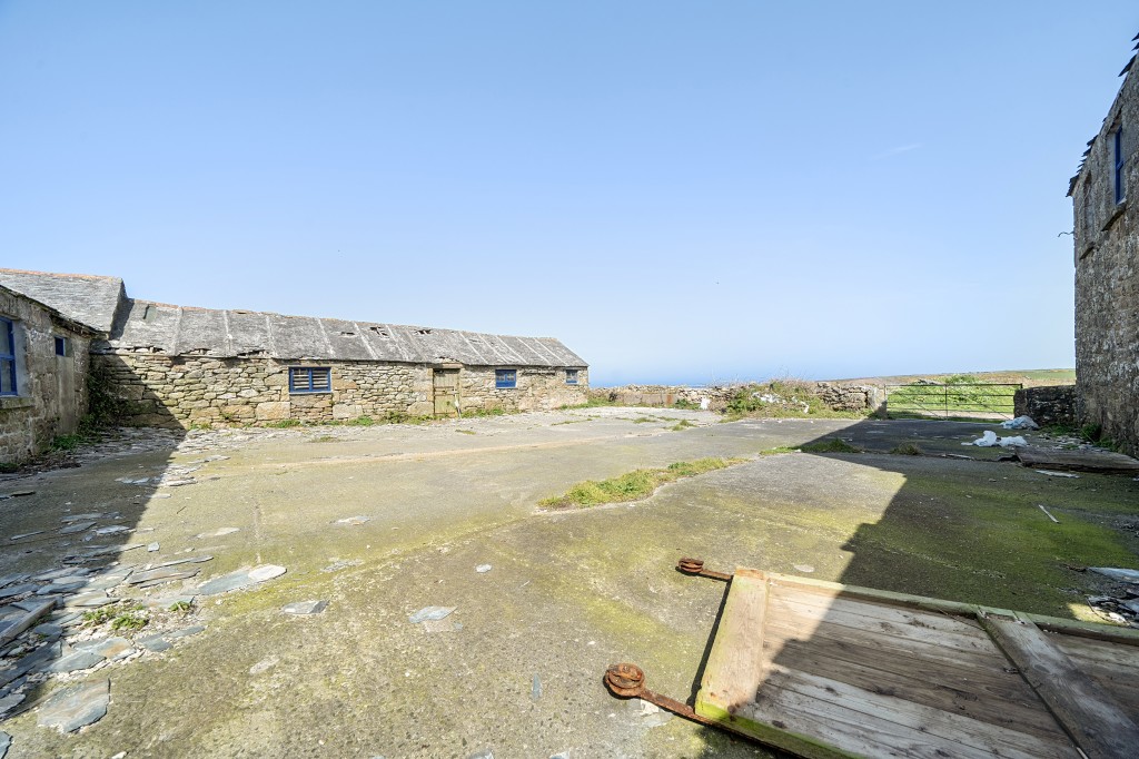 Lot: 3 - COMPLEX OF GRANITE BARNS, DUTCH BARN, CATTLE SHED FARMYARD AND LAND WITH POTENTIAL - Yard area between barns